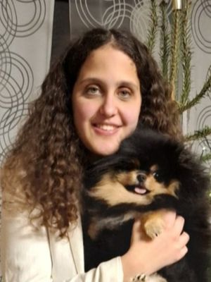 Laura, 25