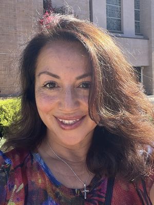 Vanessa, 47