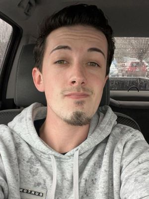 Joey, 24