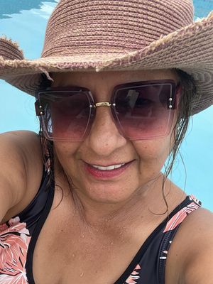 Sandra, 60
