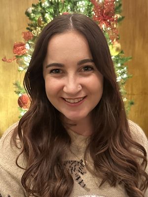 Alexandra, 28