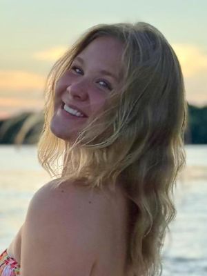 Elizabeth, 20