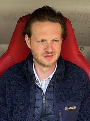 Ben, 32