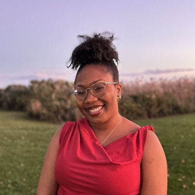 Megan, 27