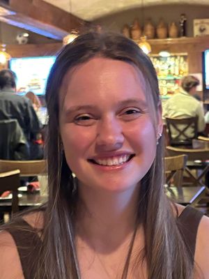 Madeleine, 25