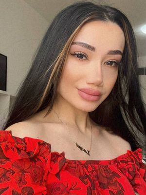 Anna, 33