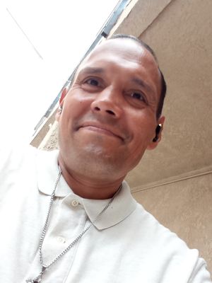 Carlos, 46