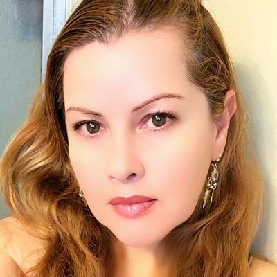 Maria, 43