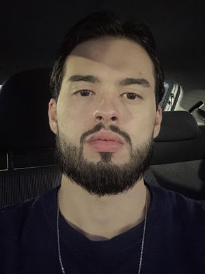 Eduardo, 24