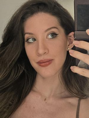 Julia, 26