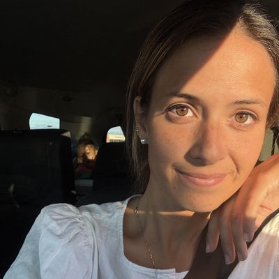 Yanelle, 33