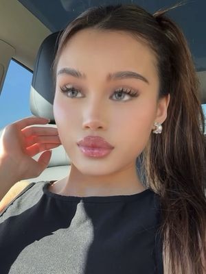 Camila, 20