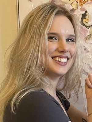 Julia, 31