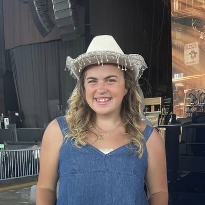 Maria, 22