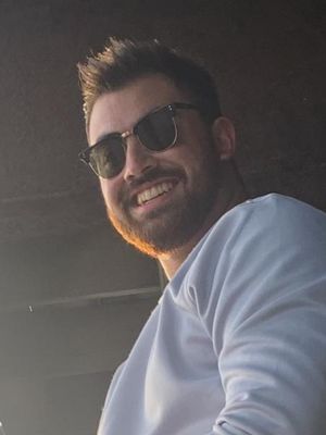 Ian, 25
