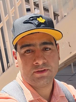Alejandro, 32