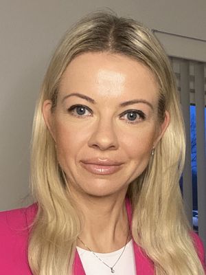 Karolina, 42