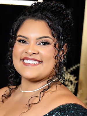 Laryssa, 27