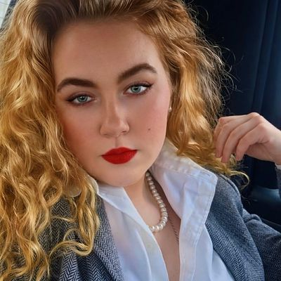 Madelyn, 25