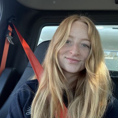 Isabella, 28
