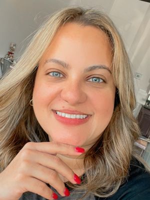 Raquel, 35