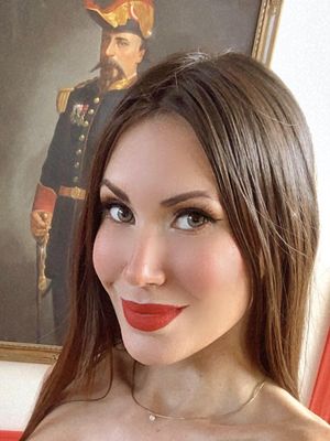 Andrea, 33