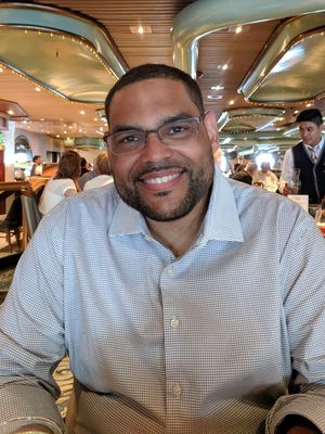 Luis, 44