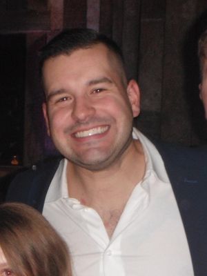 Dan, 27