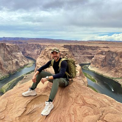 Carlos, 32