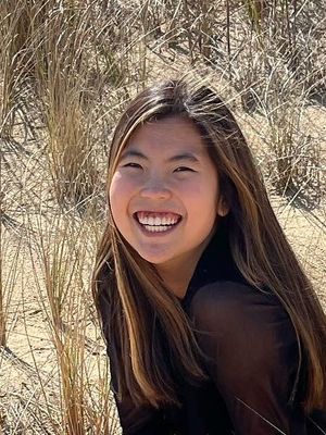 Olivia, 23