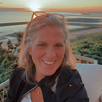 Molly, 58