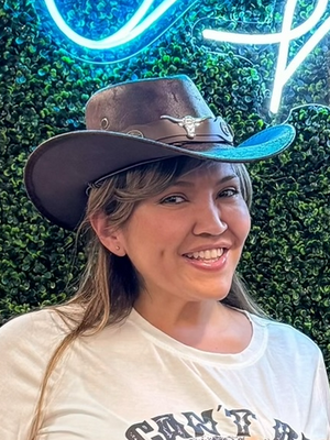 Andrea, 49