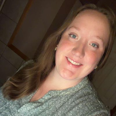 Elena, 28