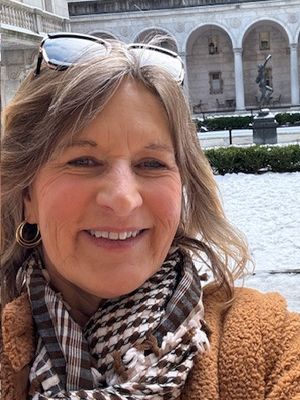 Valerie, 62