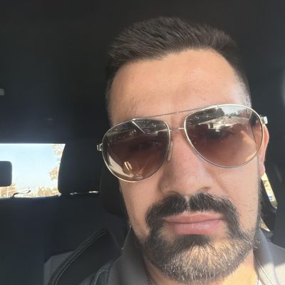 Robert, 32