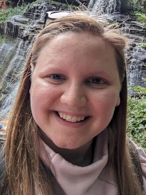 Ellie, 28
