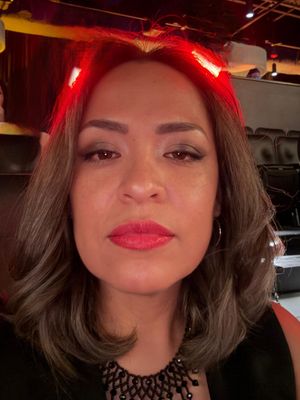 Adriana, 42