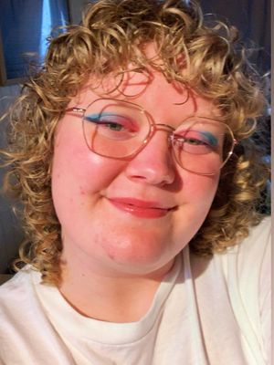 Julie, 24