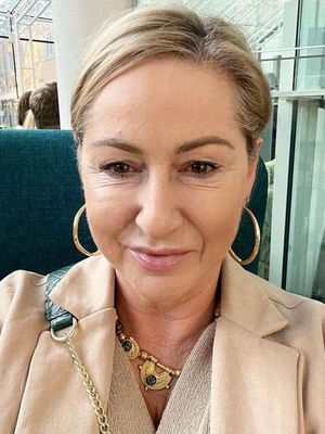 Yvonne, 47