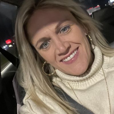 Ashley, 42