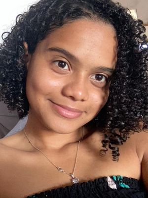 Nadine, 22
