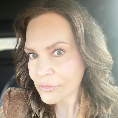 Laura, 49
