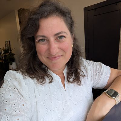 Stephanie, 40