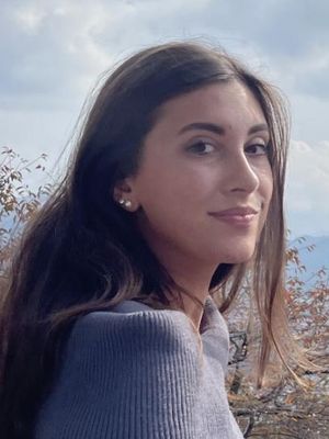 Christina, 25
