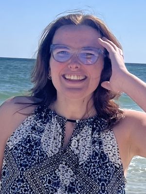 Gillian, 25