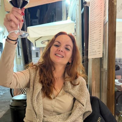 Lucia, 39