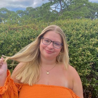 Olivia, 23