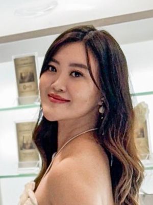 Jesslyn, 35