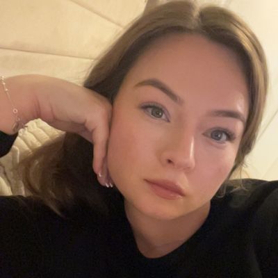 Claire, 32