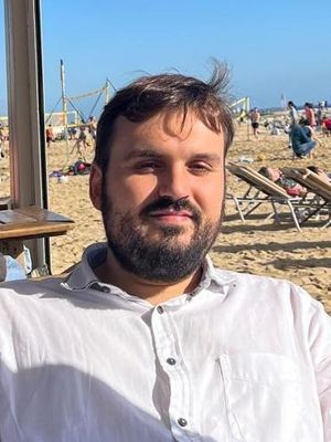 Alejandro, 29